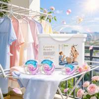 Capsules et billes de lessive jetables multicolores 4-en-1 à forte puissance nettoyante pour le lavage à la main des vêtements