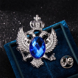 Broche de corbata para hombre estilo retro caballero, diseño de corona King's Trail con diamantes de imitación, chapado en plata, aleación de zinc, cristal esmaltado - Product Image 6