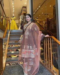 Traje Bollywood de Secado Rápido con Bordado Múltiple de Lentejuelas y Red de Mariposa de Georgette Sintética Pesada y Elegante al Mejor Precio para Mujer, Salwar Kameez para Fiesta - Product Image 1
