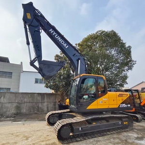 Excavatrice d'occasion Hyundai 220LC-9S de 22 tonnes avec moteur, boîte de vitesses, pompe PLC et roulement, godet de 1 m, puissance de 125 kW - Bon prix en stock - Product Image 1