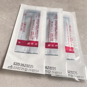 Cuchillas Quirúrgicas Estériles Shanghai Jinhuan, 100 Unidades, Empaquetadas Individualmente, Herramientas Manuales Dentales Desechables de Acero al Carbono - Product Image 1