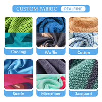 Conception personnalisée de serviettes de plage avec taille et motif spécifiques, adaptées à une utilisation dans les piscines et sur la plage