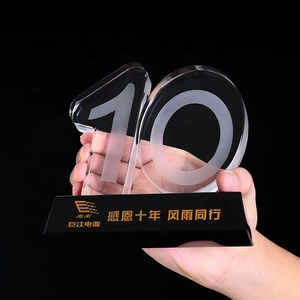 Commercio all'ingrosso 10 anni venti anni personalizzazione personale 3d numero di taglio trofeo di cristallo premio per l'anniversario - Product Image 3