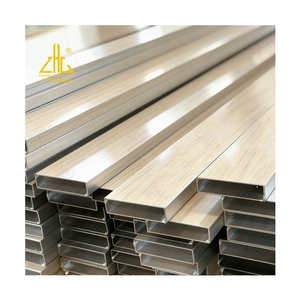 Tuyau rectangulaire en <span class=keywords><strong>aluminium</strong></span> à grain de bois, taille et couleur personnalisées en usine, 6063 T6, 30*<span class=keywords><strong>60</strong></span> |   Profils de clôture et de pergola d'extérieur - Product Image 2