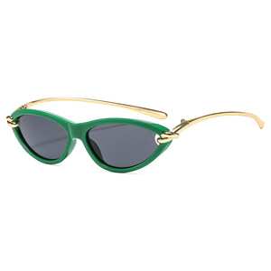 Lunettes de soleil œil de chat pour femmes, monture intégrale, protection UV400, branches en chaîne métallique, lunettes de mode estivales - Product Image 2