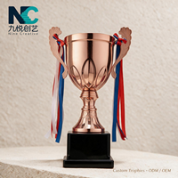 Coupe de champion plaquée avec base en marbre noir et logo personnalisé pour les tournois sportifs et les événements d'entreprise, OEM