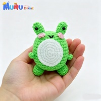 Poupée amigurumi grenouille positive en crochet fait main avec carte d'encouragement, compagnon de bureau pour le soutien émotionnel, câlin de poche, cadeau d'anniversaire