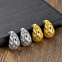 Nouveau modèle d'accessoires d'oreille creux - Boucles d'oreilles pendantes en acier inoxydable à motif quadrillé, combinaison de couleurs or et argent, bijoux