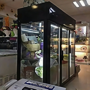 Réfrigérateur professionnel pour fleuristes à cinq portes, système de refroidissement par air sans givre, éclairage LED, stockage pour fleurs - Product Image 4