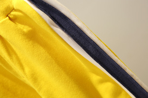 Ensembles de <span class=keywords><strong>mode</strong></span> pour garçons de couleur jaune Costumes formels pour garçons comprenant un t-shirt fantaisie et un pantalon à rayures - Product Image 6