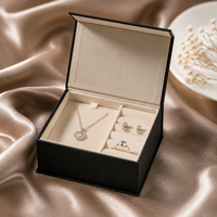Boîte à bijoux rigide personnalisée avec couvercle rabattable, gaufrage et pelliculage mat, emballage de luxe recyclable, fermeture magnétique, insert en velours