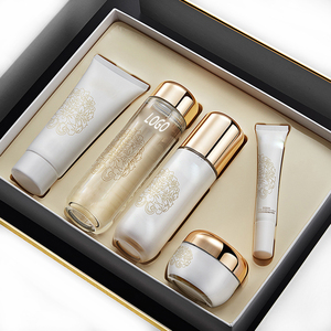 Coffret Cosmétique Complet 4 Étapes à l'Extrait d'Escargot Infusé à la Vitamine C – Produits de Beauté pour le Visage, Réparation et Récupération - Product Image 1