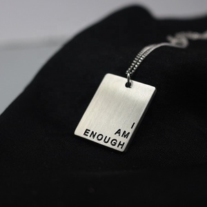 Collar con colgante rectangular de acero mate, joyería geométrica personalizada, símbolos grabados, citas de palabras, mensaje inspirado - Product Image 3