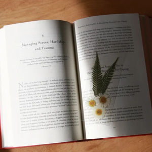 Marque-page de vraies fleurs séchées pressées avec marguerites hortensias fleurs sauvages marque-page pour hommes femmes cadeau d'anniversaire - Product Image 2