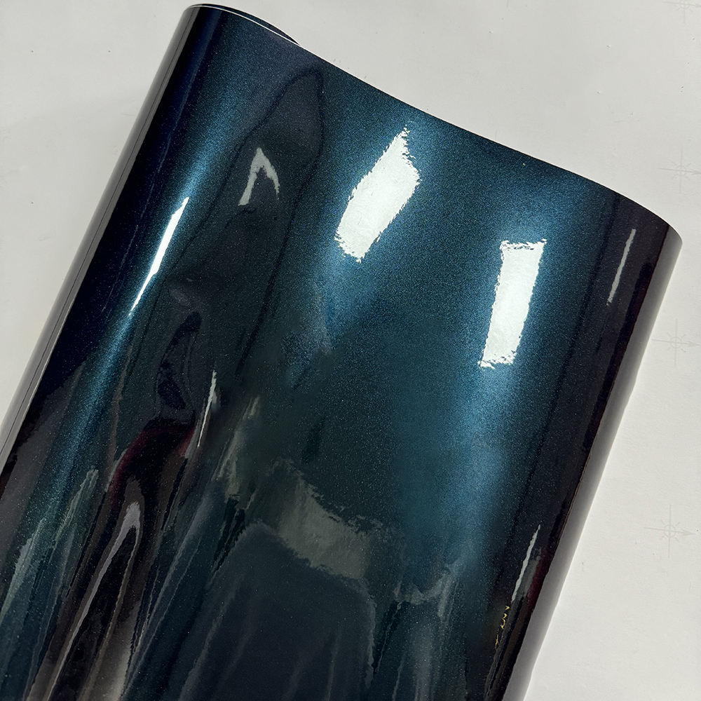 สีน้ำเงินกิ้งก่าเปลี่ยนเป็นสีม่วง