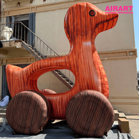Canard Gonflable Artistique de 5m avec Texture Bois et Roues, Lumière LED pour Exposition d'Art et Festival Culturel