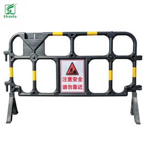 Barrière mobile de signalisation routière en PE pour travaux municipaux, remplie d'eau, pour le contrôle des foules et la sécurité routière - Product Image 4