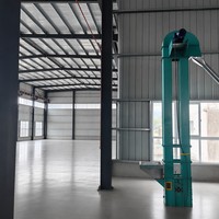Elevatore a tazze per cereali con altezza di sollevamento selezionabile per uso in silo e mulini