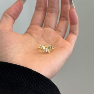 Anillo de Plata de Ley con Diseño Glamuroso y Elegante de Dylam, Banda Trenzada con Circonita 5A, Anillo de Promesa con Mariposa para Uso Diario, para Mujer - Product Image 5