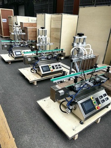 Système de remplissage compact à 4 têtes avec entraînement magnétique, automatique pour les liquides purs uniquement - Product Image 5