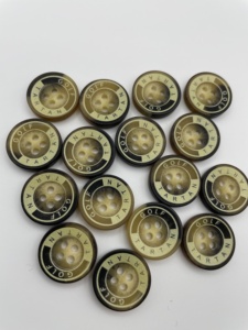 Tùy chỉnh in ấn logo người đàn ông áo sơ mi may may 4 lỗ nút nhựa - Product Image 3