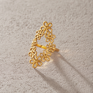Anello Regolabile J&D Classic Flower in Acciaio Inossidabile Placcato Oro 18K con Fiore Traforato e Anello Aperto a O - Product Image 4