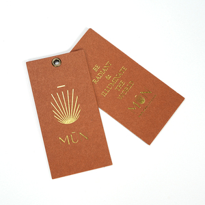 Etiquetas colgantes de papel personalizadas de lujo para zapatos y prendas Logotipo diseñado e impreso Etiqueta oscilante en relieve con cuerda - Product Image 6