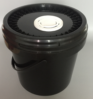 Seau en plastique PP de 5 L et 6 L avec couvercles noirs et bec verseur pour emballage d'encre 5 kg 6 kg
