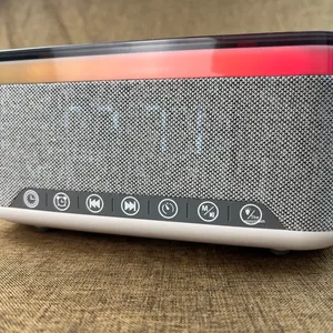 Altoparlante Bluetooth All-in-One con Caricatore Wireless da 15W, Sveglia, Lampada da Scrivania LED RGB, Radio FM per Camera da Letto, Soggiorno, <span class=keywords><strong>Gadget</strong></span> Smart per la <span class=keywords><strong>Casa</strong></span> - Product Image 3