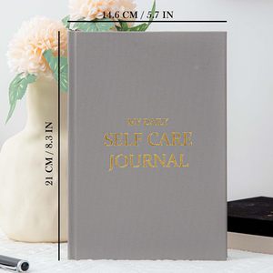 Quaderno A5 personalizzato con bordi dorati, diario in tessuto per la cura di sé, diario della gratitudine quotidiana per donne con suggerimenti guidati per la riflessione personale - Product Image 2