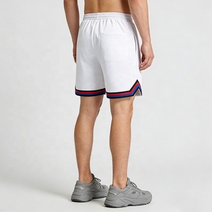 Shorts de basketball personnalisés <span class=keywords><strong>pour</strong></span> hommes en mesh, avec bordure à ruban rayé, appliqué, taille élastique, poche arrière, respirant, séchage rapide, style rétro streetwear - Product Image 3