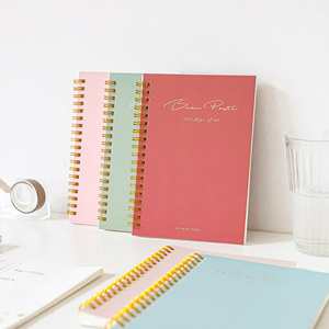 Agenda Giornaliera 365 Giorni di Me, Elegante Diario Stile Matcha con Rilegatura a Spirale Dorata, Perfetto per Bullet Journal e Pianificazione - Product Image 4