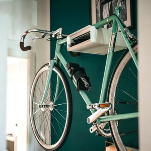 Support mural multifonctionnel moderne en métal noir robuste pour vélos, casques, clés, verrous et autres accessoires de rangement domestiques - Product Image 5