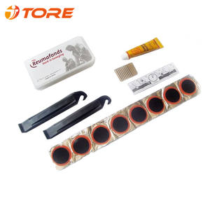 Kit de réparation de pneus de vélo Reumafonds avec patchs et outils dans une petite boîte blanche en plastique de 56 g - Product Image 3