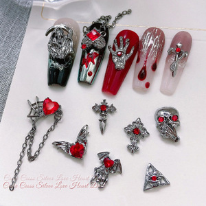 Décorations d'ongles 3D en alliage pour Halloween : griffes de fantôme, araignées, chaînes d'amour, croix, corbeaux, cœurs - Product Image 4