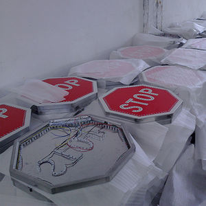 Özelleştirilmiş altıgen güneş enerjili trafik işaretleri Led yol sinyal işareti kurulu yavaş yanıp sönen ışık uyarı GÜNEŞ PANELI dur işaretleri - Product Image 5