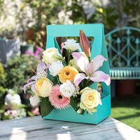 Boîtes cadeaux pour bouquets de fleurs en papier kraft écologiques et recyclables, avec poignée, laminage mat et gaufrage pour emballages de Noël