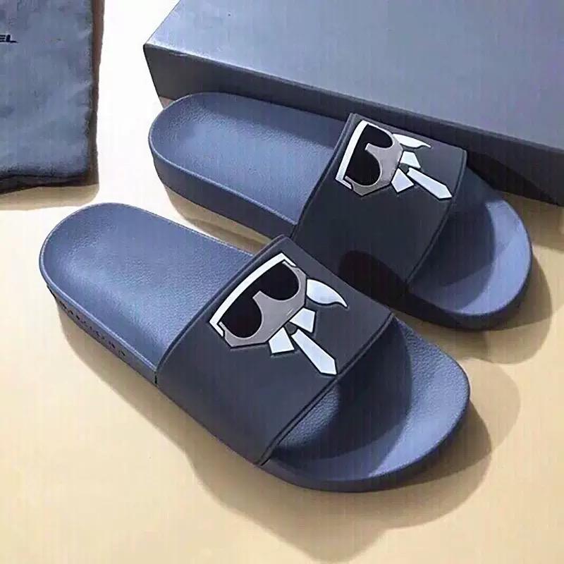 ลายหัวสี่เหลี่ยมสีเทา