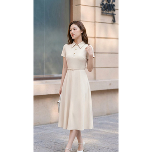 Robe midi classique en crème à col polo, manches courtes, boutonnée devant, taille cintrée, jupe évasée, robe d'été pour femmes - Product Image 1