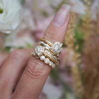Gemnel Messing Stapelbarer Breiter Statement-Ring mit Organischer Wellenperlen-Textur und Eingefasstem Weißem Zirkonia – Auffälliger Fingerring für Damen, Edler Schmuck
