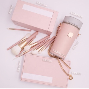 Nouveaux produits Cadeaux de Noël 12 pièces ensemble de <span class=keywords><strong>pinceaux</strong></span> de maquillage professionnel ensemble de <span class=keywords><strong>pinceaux</strong></span> cadeau de haute qualité avec emballage haut de gamme en PU - Product Image 2