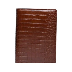 <span class=keywords><strong>Couverture</strong></span> <span class=keywords><strong>de</strong></span> <span class=keywords><strong>livre</strong></span> en cuir PU à motif crocodile <span class=keywords><strong>de</strong></span> luxe, logo <span class=keywords><strong>personnalisé</strong></span> en relief, <span class=keywords><strong>couverture</strong></span> rigide pour carnet A5, <span class=keywords><strong>couverture</strong></span> <span class=keywords><strong>de</strong></span> planificateur - Product Image 3
