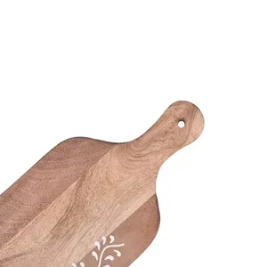 Tabla de cortar redonda de PP y madera hecha a mano ligera de nuevo diseño de exportador indio con agujero para colgar tabla de queso ecológica - Product Image 3
