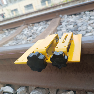 China Manufactured Universal Emergency G-<strong>Clamp</strong> Weldable Railway Track Tool Universal Railroad <strong>Rail</strong> <strong>Clamps</strong> - Product Image 1