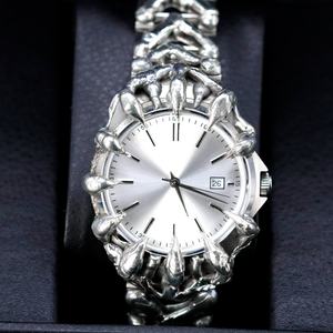 Reloj de Acero Inoxidable Personalizado para Hombre, Estética Oscura, Estilo Atrevido, Moda Subterránea, Moda Metálica, Reloj de Alta Gama - Product Image 1