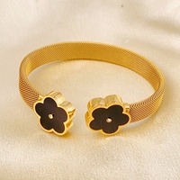 Gelang Klasik Unisex Berlapis Emas 18K dari Baja Anti Karat dengan Zirkon Bunga Semanggi Lima Daun Terlaris