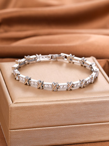 Bracelet à maillons géométriques en alliage de cuivre plaqué or rose avec zircon pour femme, bijoux de fête minimalistes et luxueux - Product Image 1