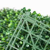 Vente en gros Milan herbe murale décorative plante artificielle toile de fond en plastique pour les événements de mariage amélioration du lieu de mariage