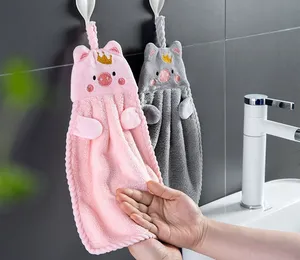 1 개 부드러운 한국 스타일 손 수건 만화 돼지 자수 손수건 가정용 벽걸이 형 주방 용품 수건