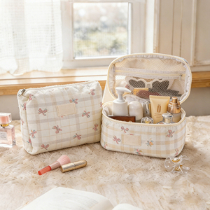 Pochette à maquillage florale matelassée Qetesh, logo personnalisé, grandes et petites tailles, trousse de toilette - Product Image 3